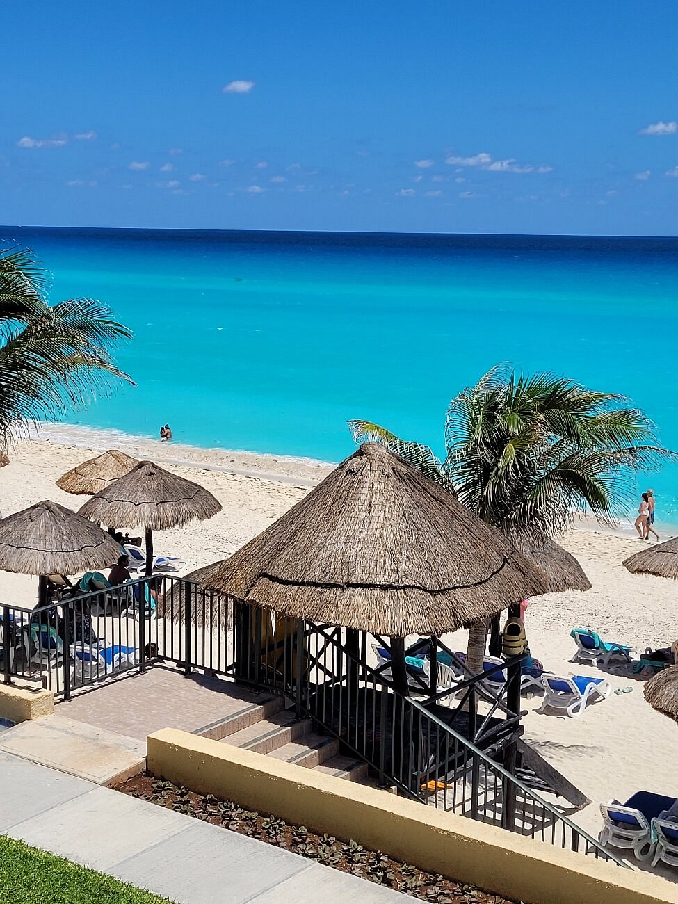 Playa turquesa, comida ilimitada, bebidas premium y diversión sin parar en Riu Dunamar. - Image 4