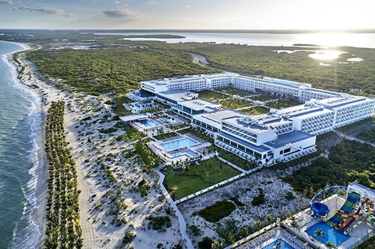 Playa turquesa, comida ilimitada, bebidas premium y diversión sin parar en Riu Dunamar.