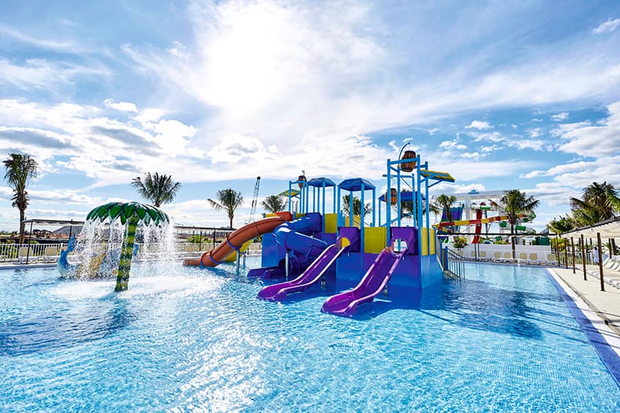Playa turquesa, comida ilimitada, bebidas premium y diversión sin parar en Riu Dunamar. - Image 3
