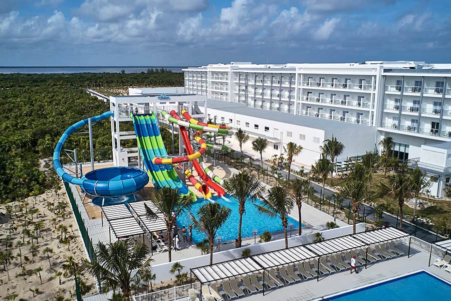 Playa turquesa, comida ilimitada, bebidas premium y diversión sin parar en Riu Dunamar. - Image 6