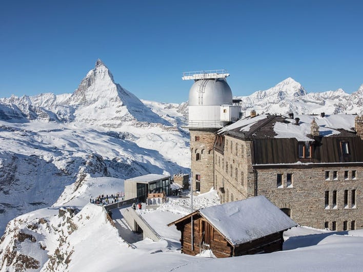 🏔️❄️ Vive la magia de los Alpes Suizos este diciembre: montañas nevadas que parecen sacados de una postal. 🇨🇭✨ - Image 2