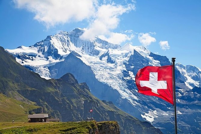 🏔️❄️ Vive la magia de los Alpes Suizos este diciembre: montañas nevadas que parecen sacados de una postal. 🇨🇭✨ - Image 7