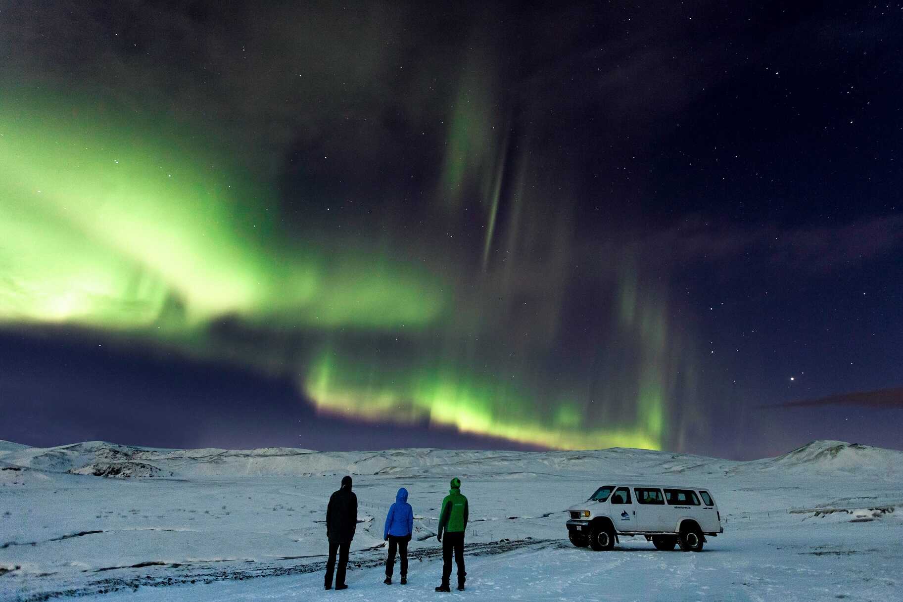 🌌🇮🇸Persigue las auroras boreales en la mágica Islandia este diciembre.❄️ - Image 3