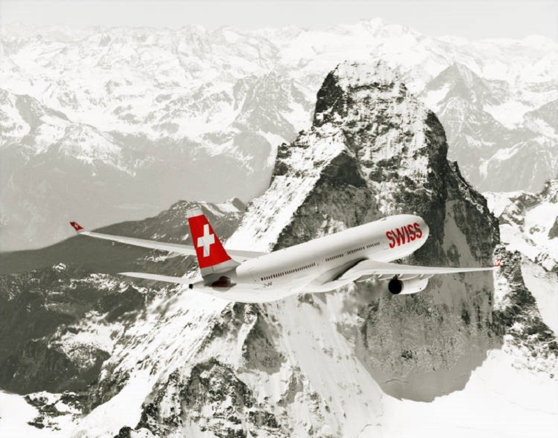 🏔️❄️ Vive la magia de los Alpes Suizos este diciembre: montañas nevadas que parecen sacados de una postal. 🇨🇭✨ - Image 4
